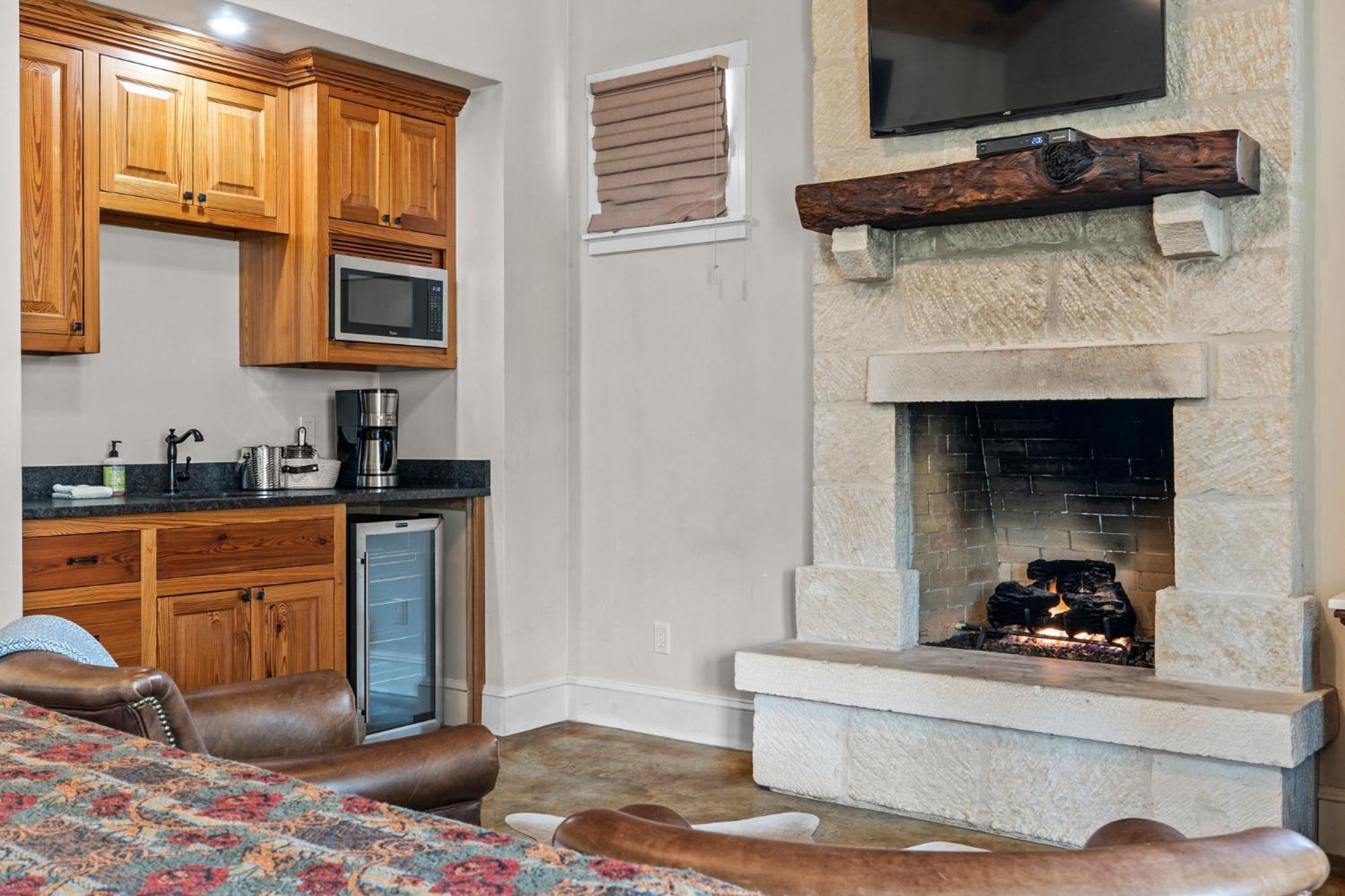 Blacksmith Quarters Fredericksburg Esterno foto